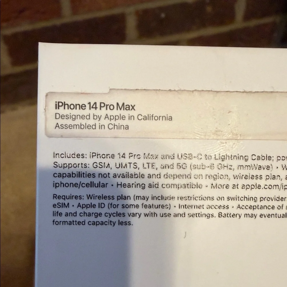 Apple iPhone 14 ProMax Packaging with White Cable